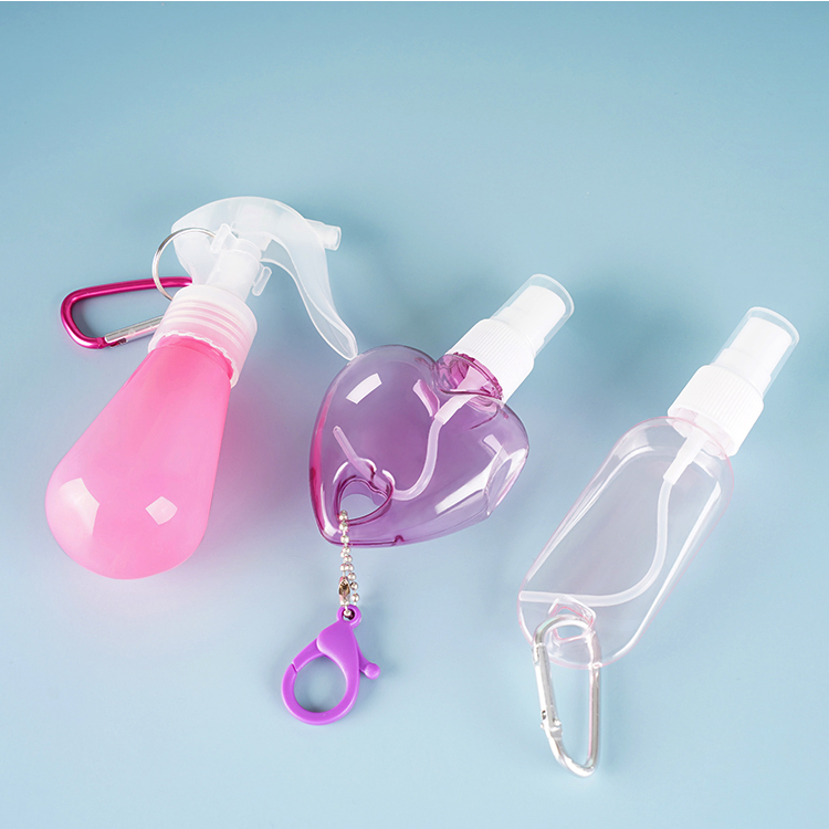 Heart Shape 30ml 50ml 60ml Plastic Keychain Spray Bottle with Hook for Hand Sanitizer Alcohol Travel Size Bottle