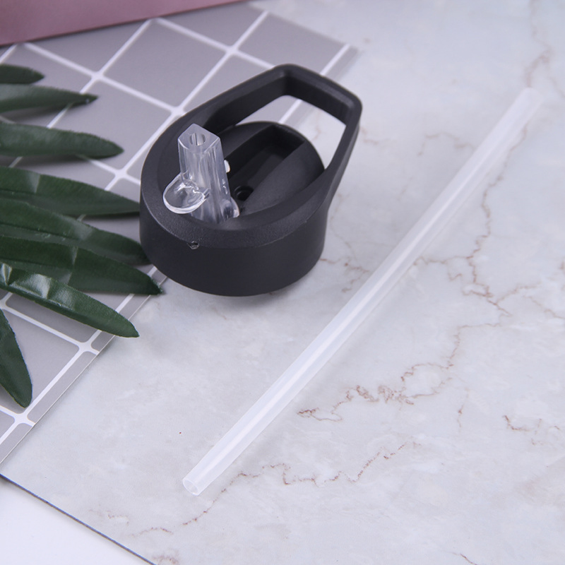 Wholesale 24oz Colored Clear Sustainable Large Capacity Portable Sport Water Tumbler Plastic Water Bottles with Jugs and Hooks