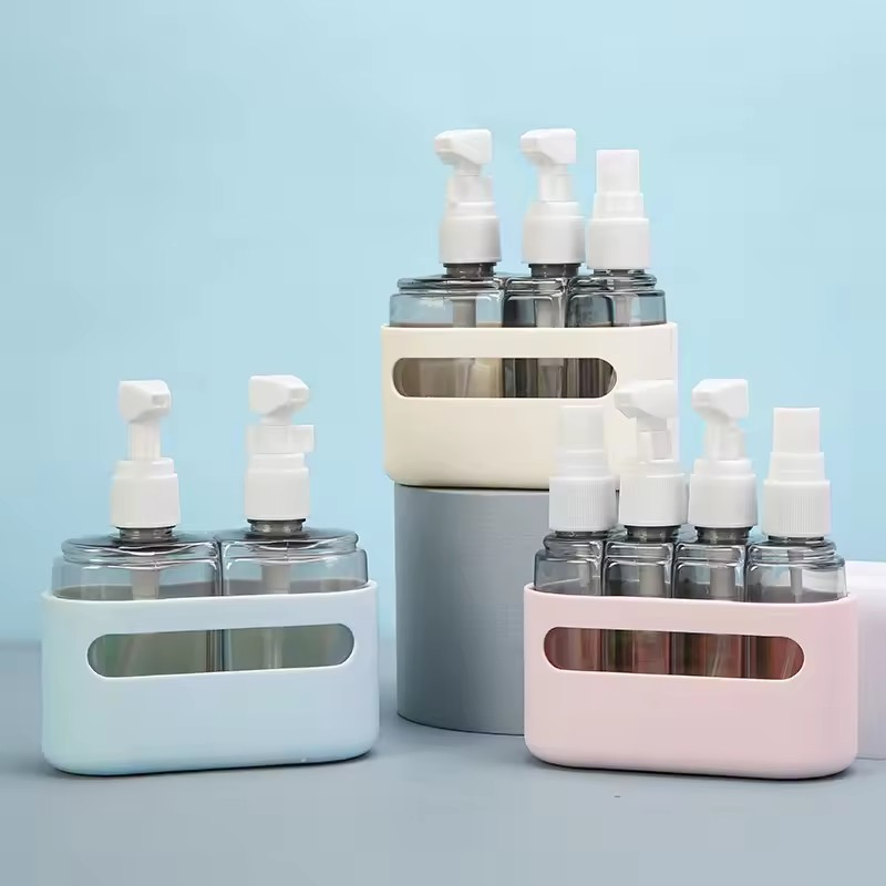 Custom Mist Spray Bottle Silicone Packaging Plastic 100ml Squeeze Spray Cosmetics Bottles