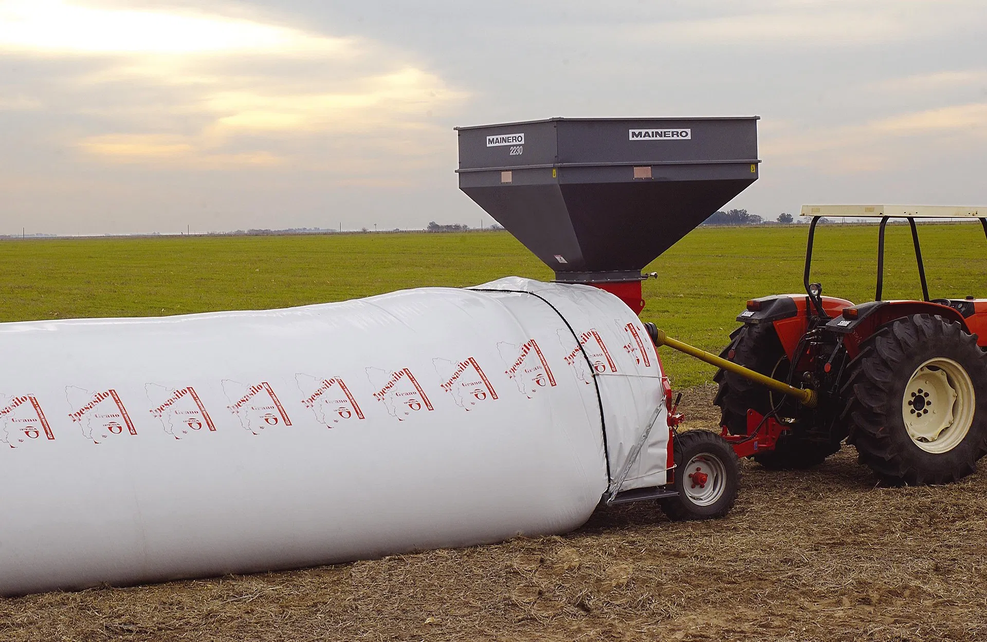 Black/White Silage Film 5 Mil - 40'w X 100'l Tubular Plastic PE Bag Storage Maize Grass Silage Bags Tube Silage Grain Storage Bags