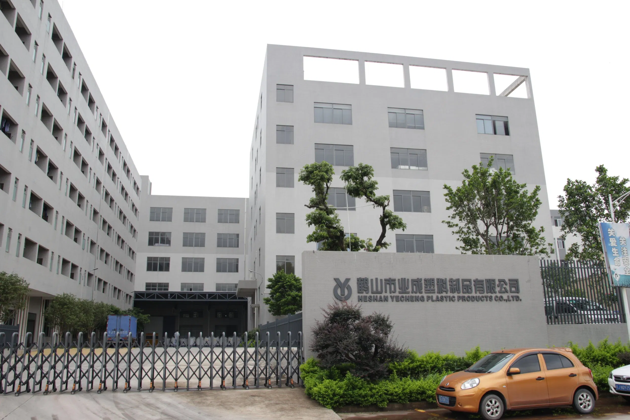 83mm 26g Pet Wide Mouth Preform for Cosmetic Jar Food Jar Bottle Packaging and Plastic Container China Bottle