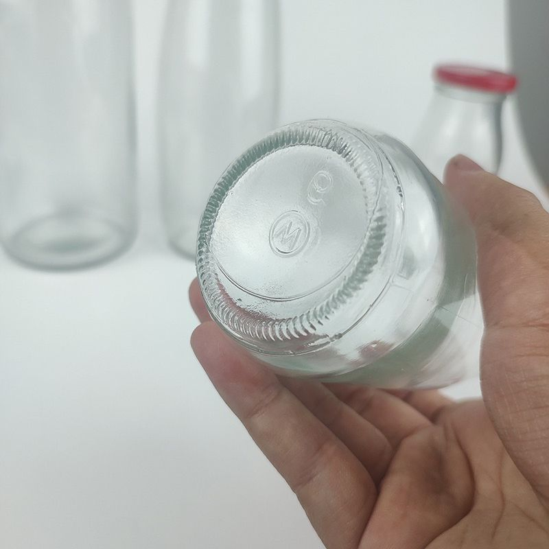 250ml 500ml 750ml 1L Clear Juice Beverage Milk Glass Bottles with Metal Lid
