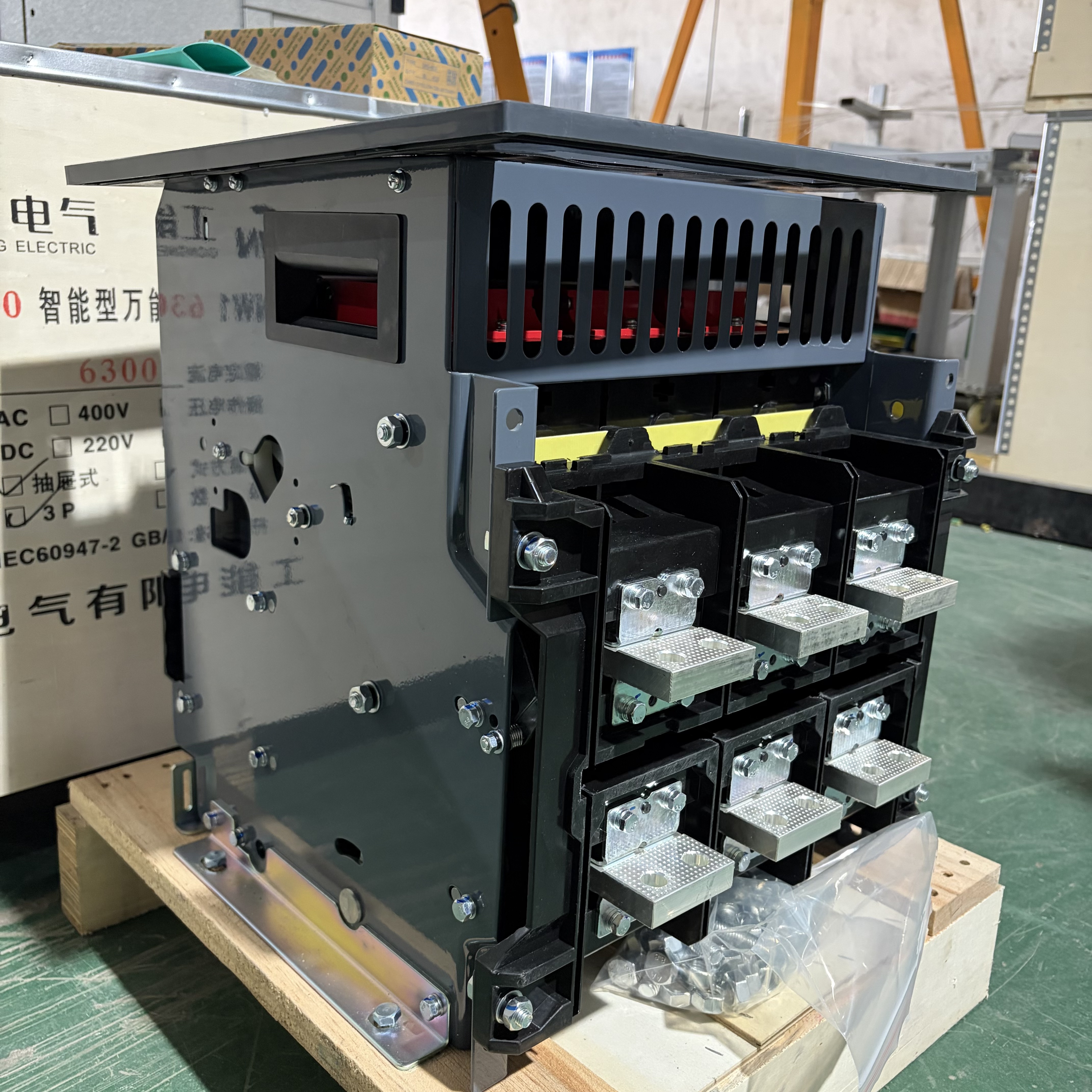 GNW1-2000 3P Intelligent Air Circuit Breaker ACB Low Voltage Universal Breaking Capacity 100kA Flame Retardant IEC 60947-2