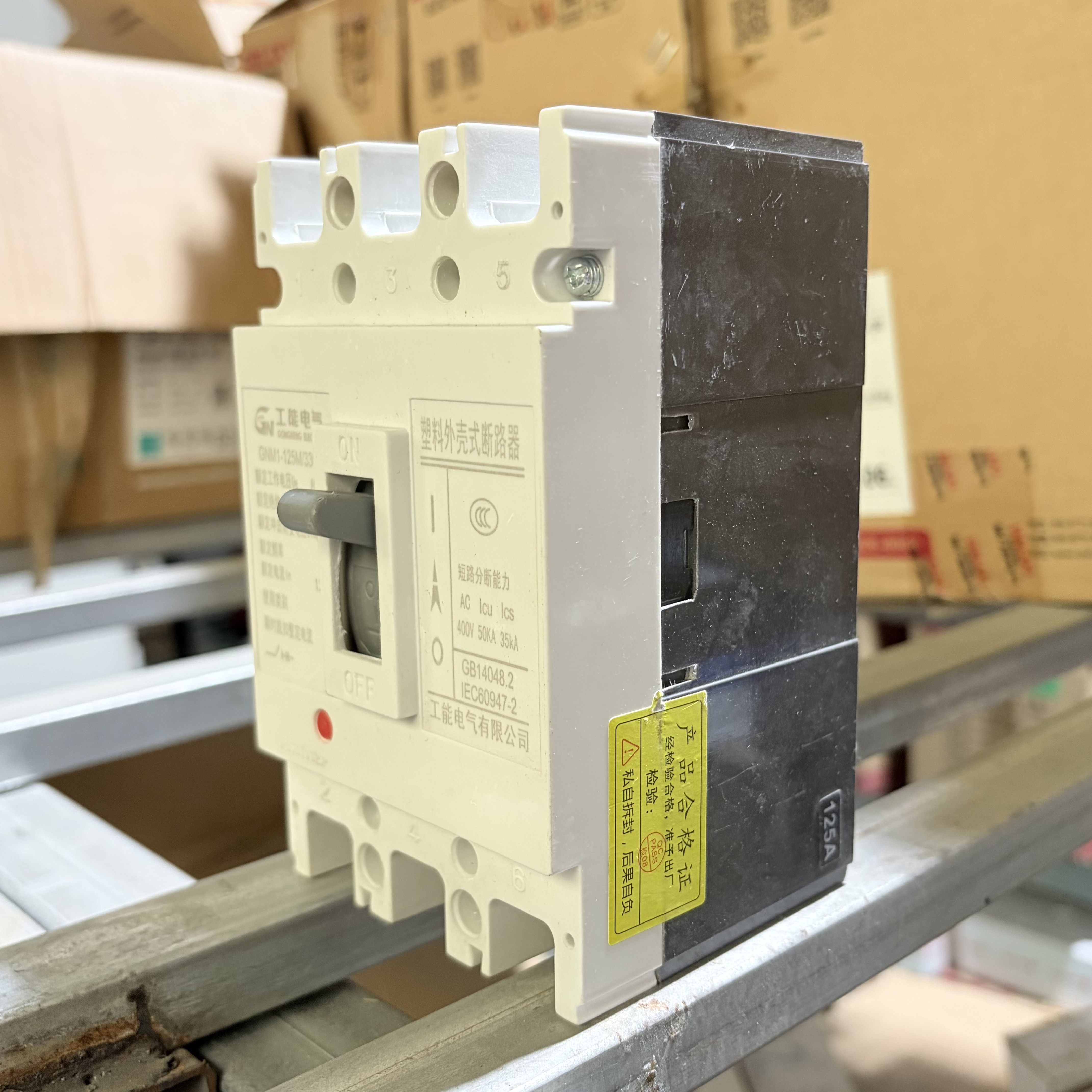 Molded Case Circuit Breaker MCCB 3P 4P Low Voltage Circuit Breaker Fast Delivery Electrical Protection Switch