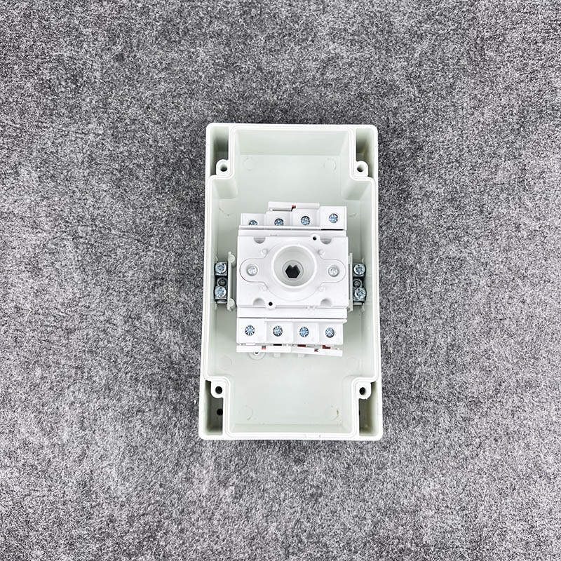 4P 32A Industrial CE Certified Waterproof DC Grey Outdoor IP66 Isolator Switch PV Isolating 1000V DC Changeover 12-Month