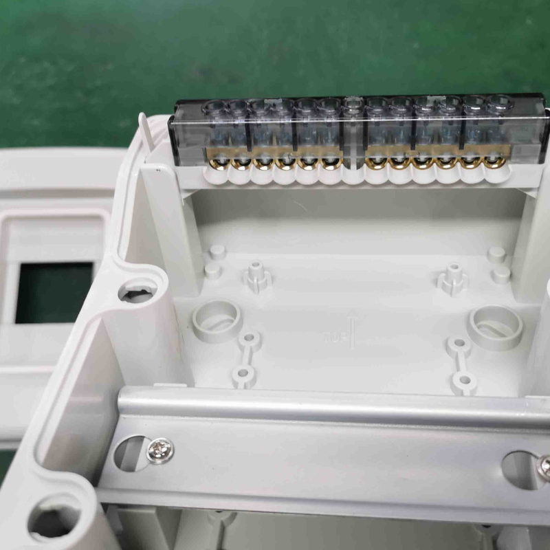 High Quality Outdoor Mcb 4 6 9 13 26 39 52 Ways Plastic Waterproof Electrical Distribution Box
