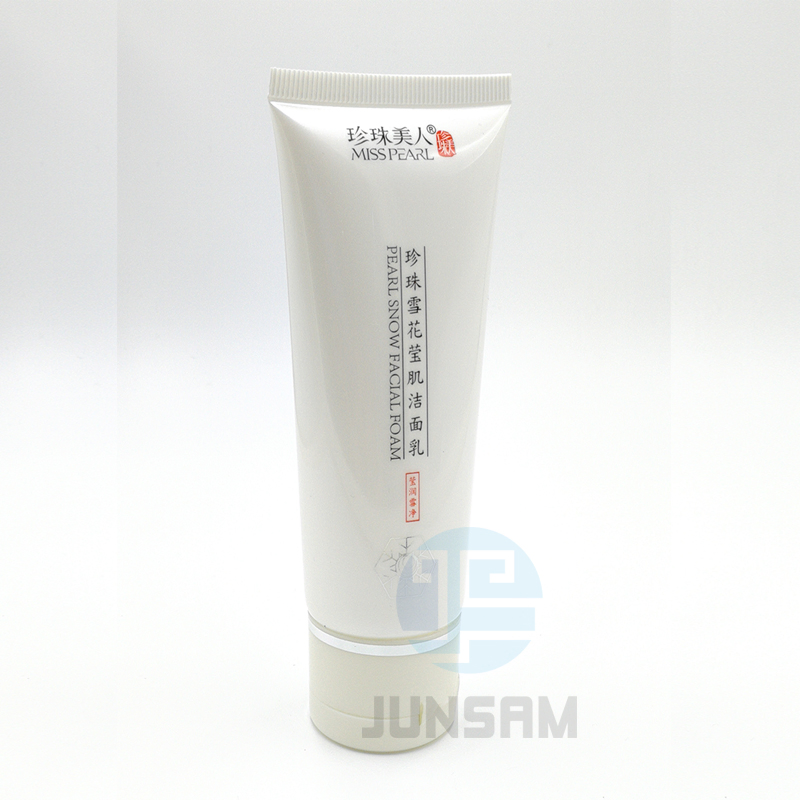 HDPE White Color Soft Touch Travel Size Packaging with a Flip Cap in Stock