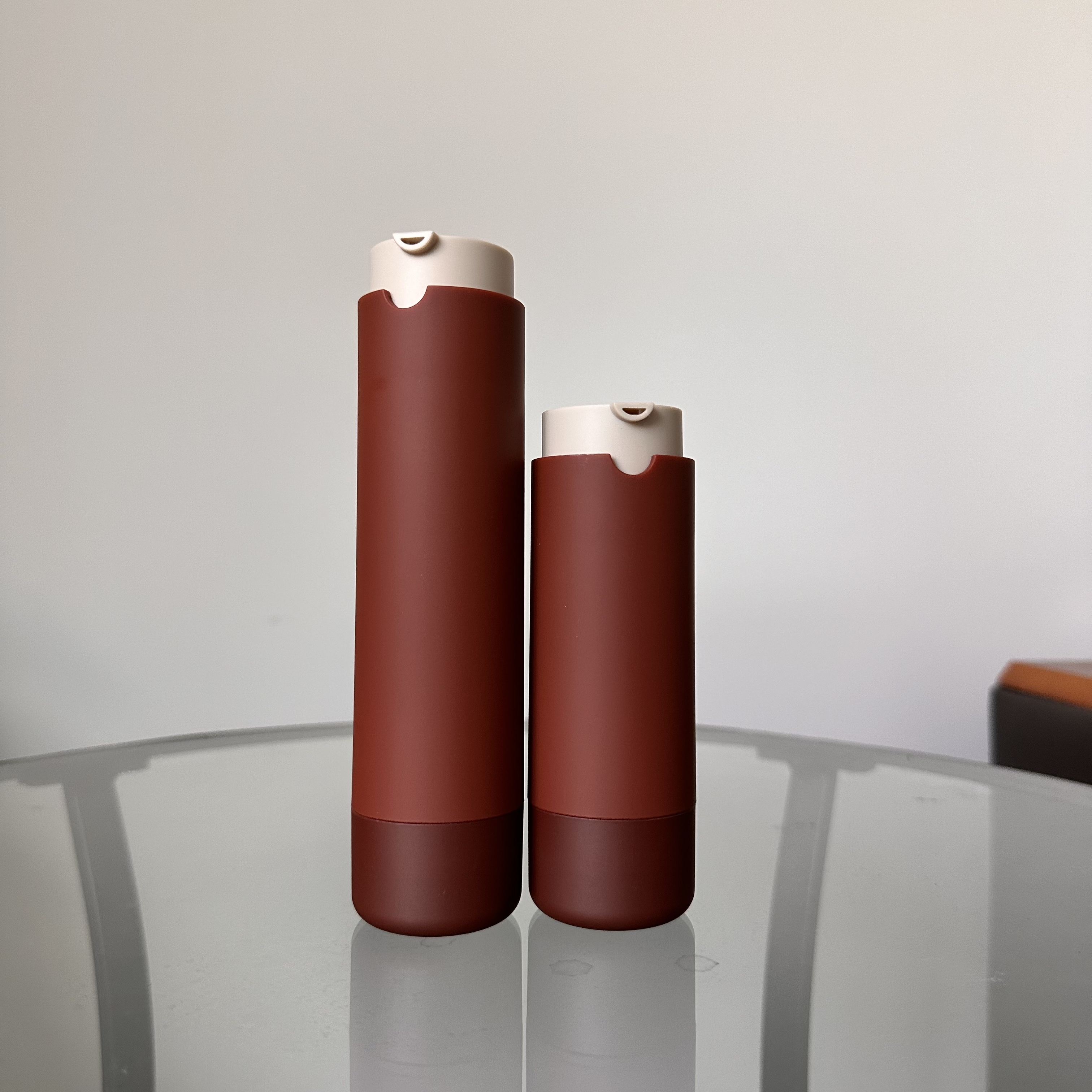 Refillable Cosmetic Packaging with Replaceable Bottle