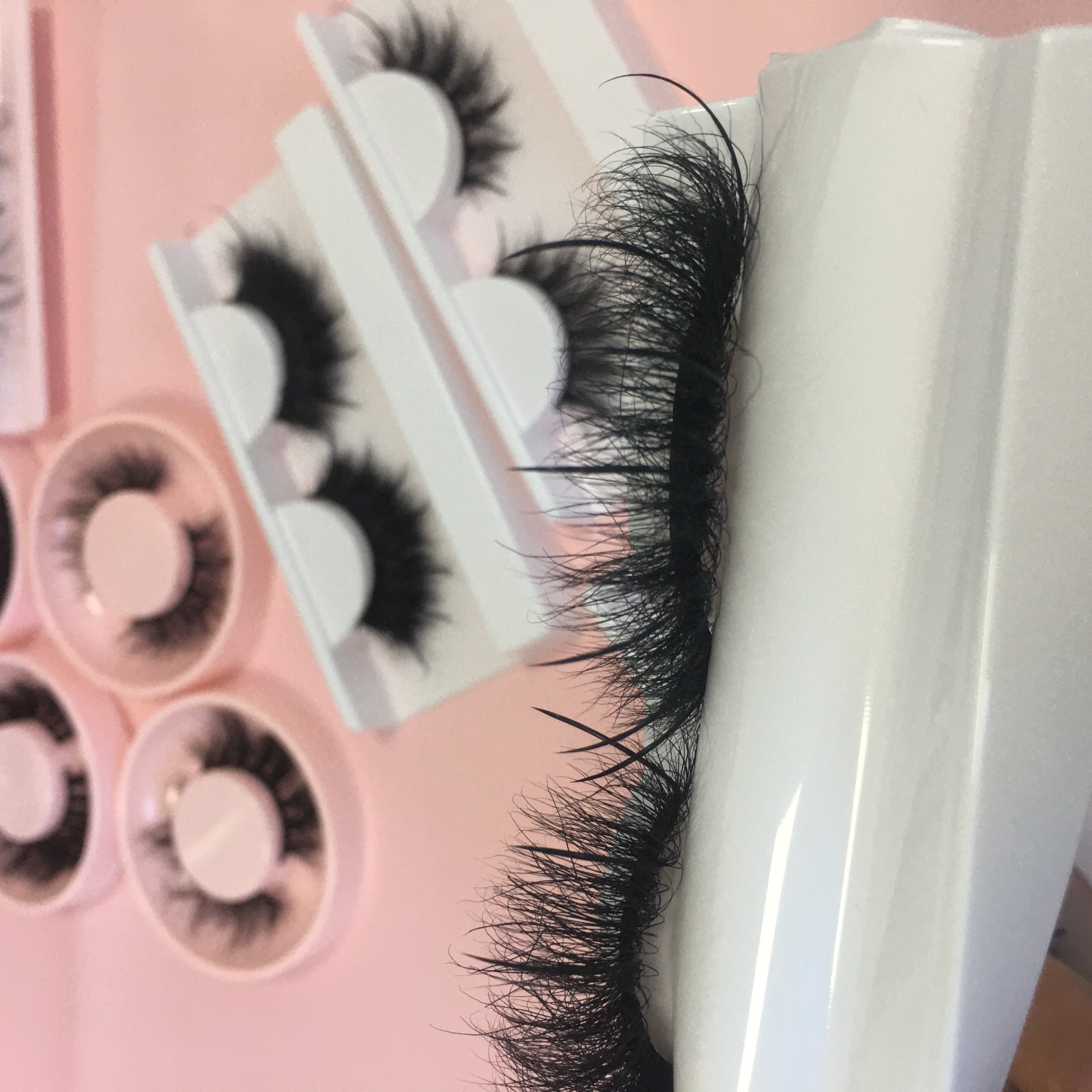 Case Private Label Custom Mink Eyelashes Vendor and Packaging Round Gold Eyelash Boxes Empty Blue Eyelash Packaging Box