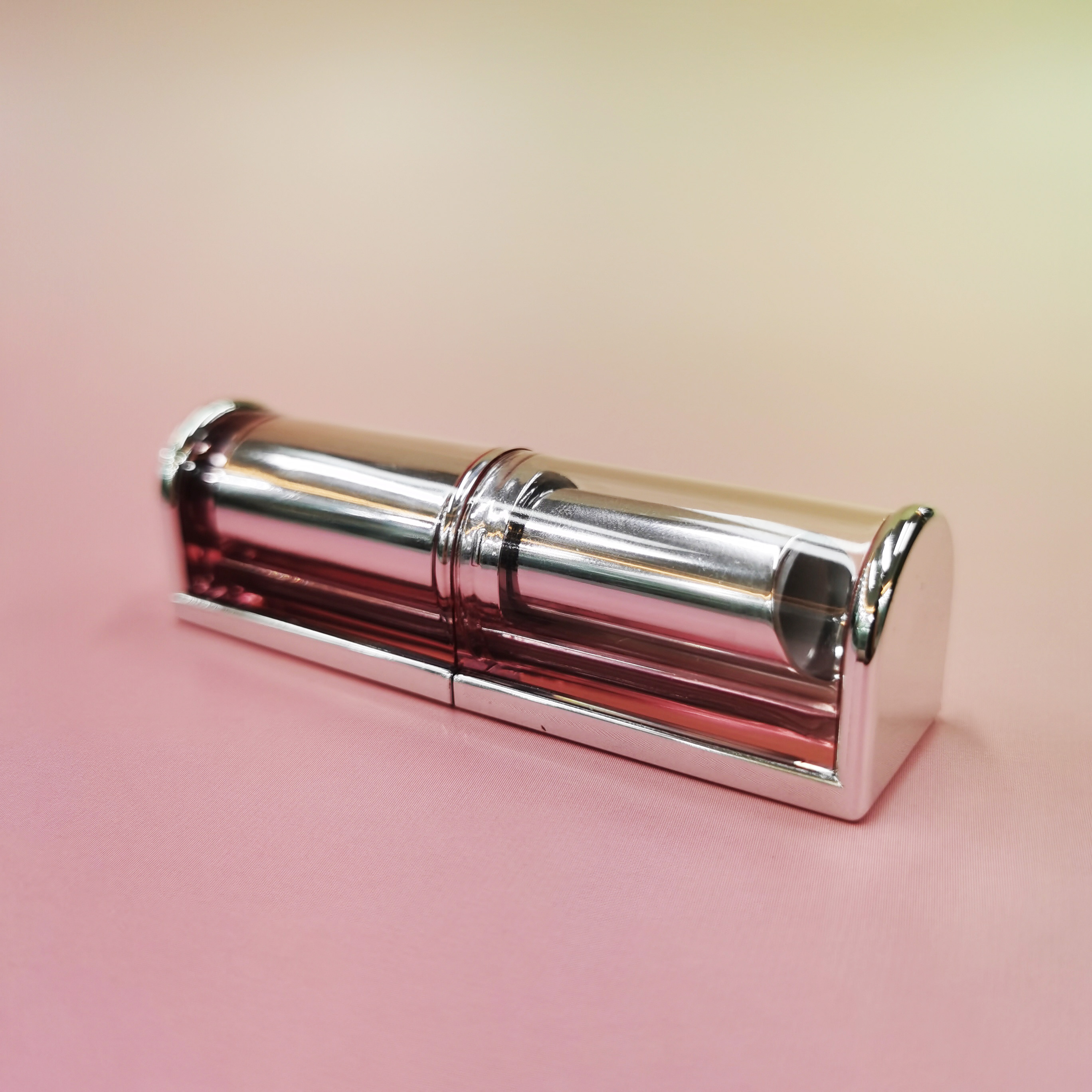 New Style Hot Selling Fashion Design Cosmetic Packaging Makeup Plastic Tube Injection Color Lipstick Tubes Luxury