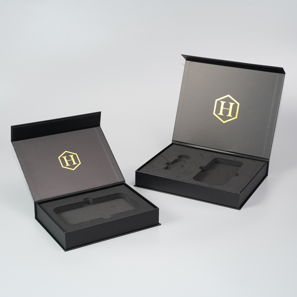 Custom white rigid hardbox magnetic packaging