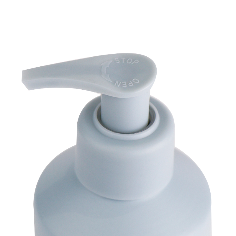 Empty Aluminum Cosmetic Packaging Lotion Bottle Metal Packaging 100ml 300ml 400ml 500ml Bottle with Plastic Pump