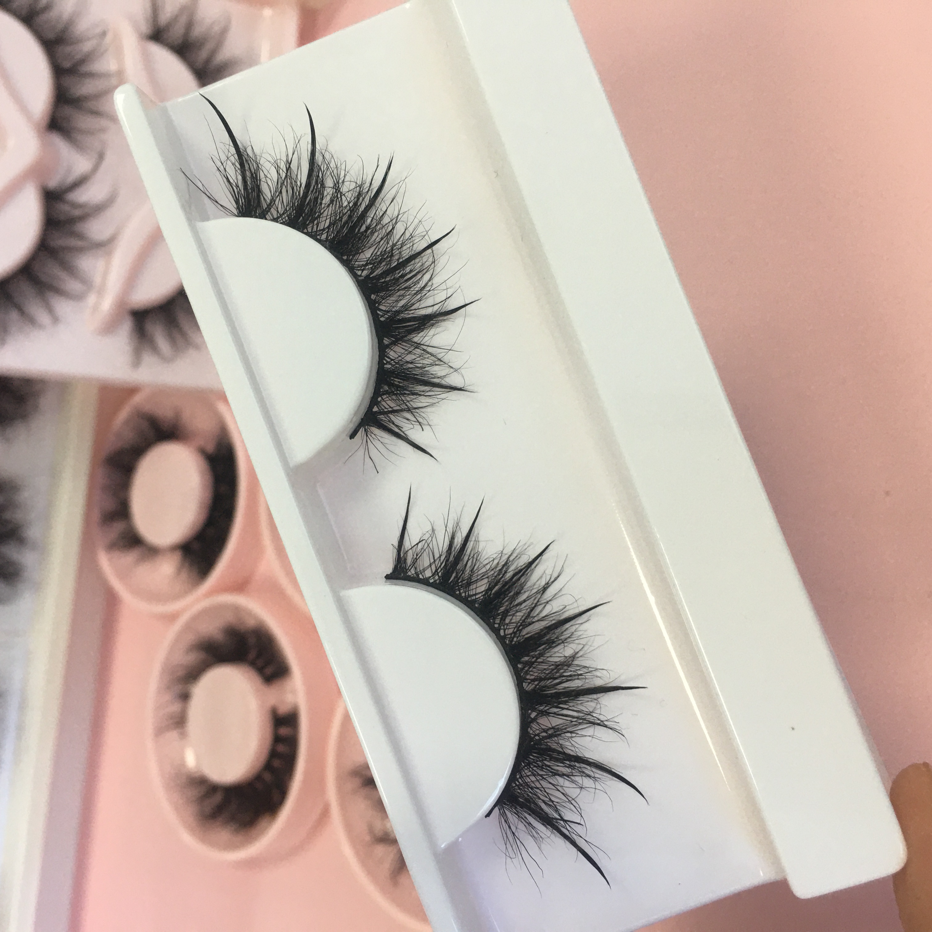 Case Private Label Custom Mink Eyelashes Vendor and Packaging Round Gold Eyelash Boxes Empty Blue Eyelash Packaging Box
