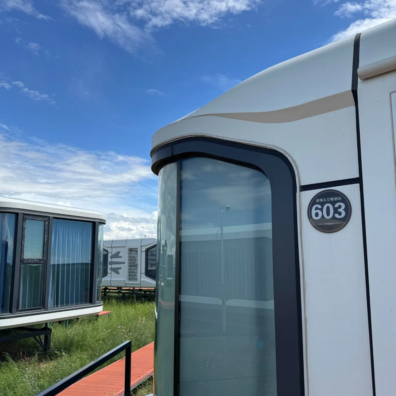 Casa Prefabricada Modular Tipo Cápsula Espacial con Vista Panorámica para Vivienda Permanente Casa de Huéspedes
