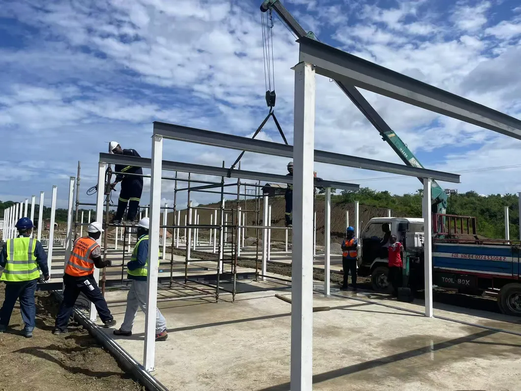 Casa prefabricada de acero modular con panel sándwich, diseño personalizado y económico para instalaciones temporales en sitios de construcción