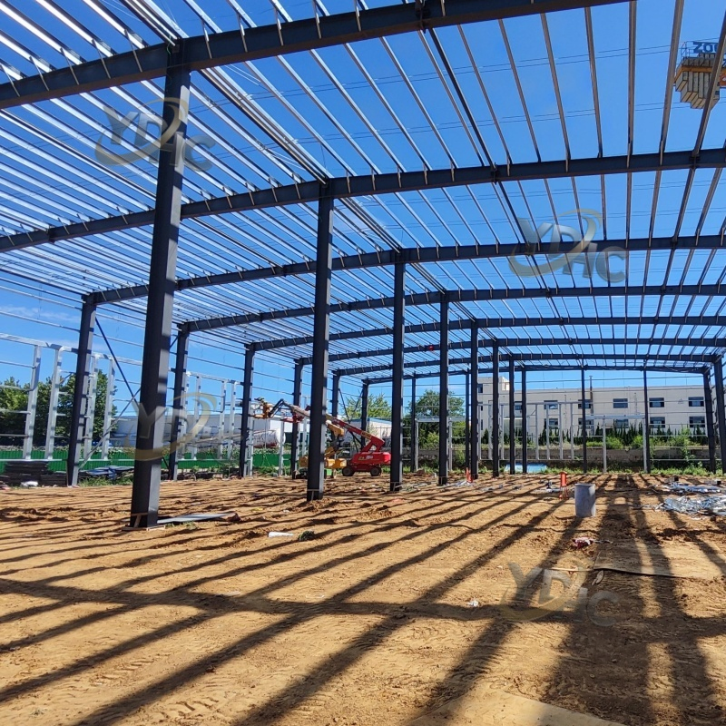 Diseño de edificio escolar y universitario de estructura de acero prefabricada de varios pisos con aulas modulares