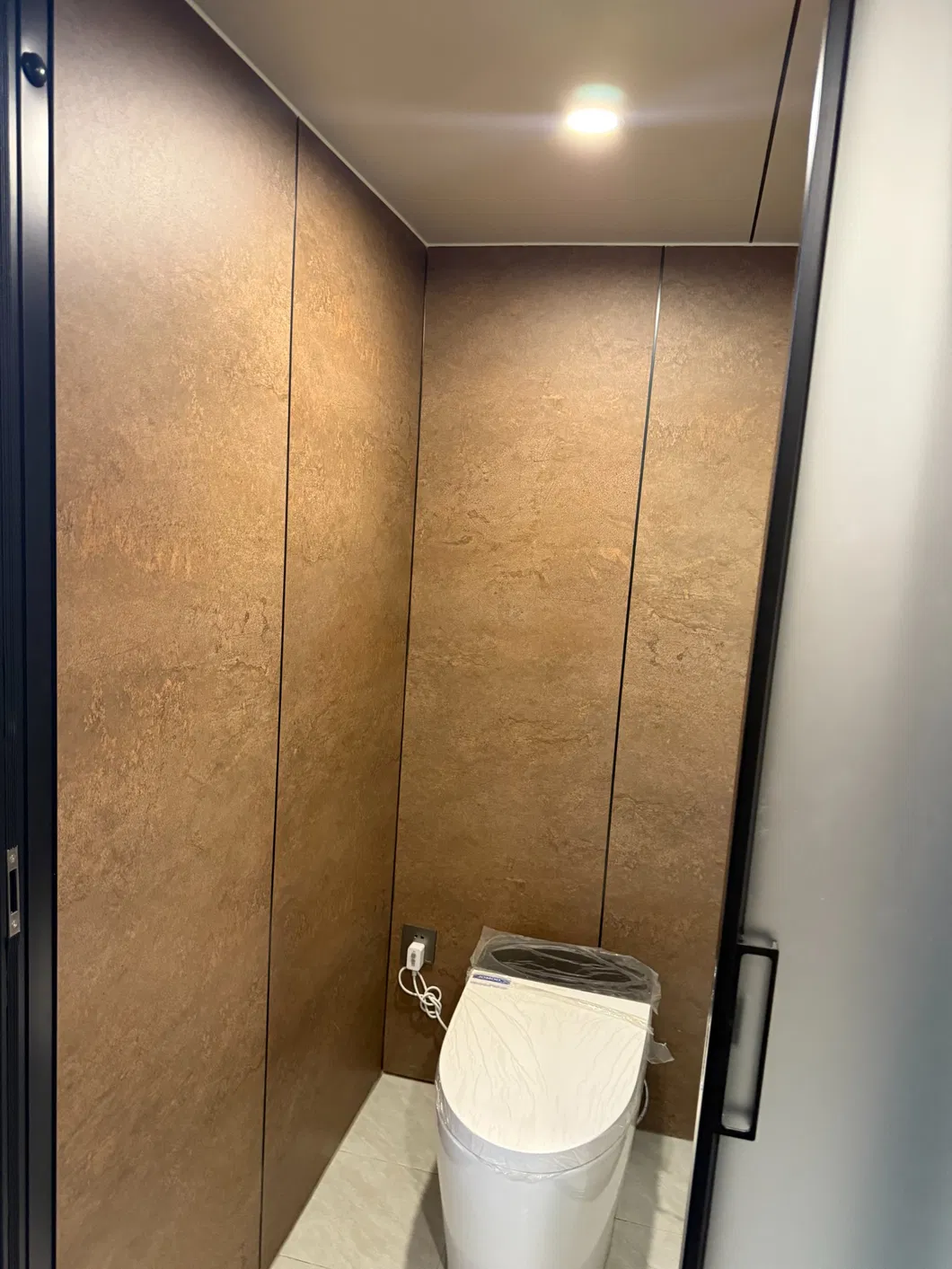 Casa Cápsula – Casa modular prefabricada inteligente con baño y gran pared de vidrio para estancia en la naturaleza