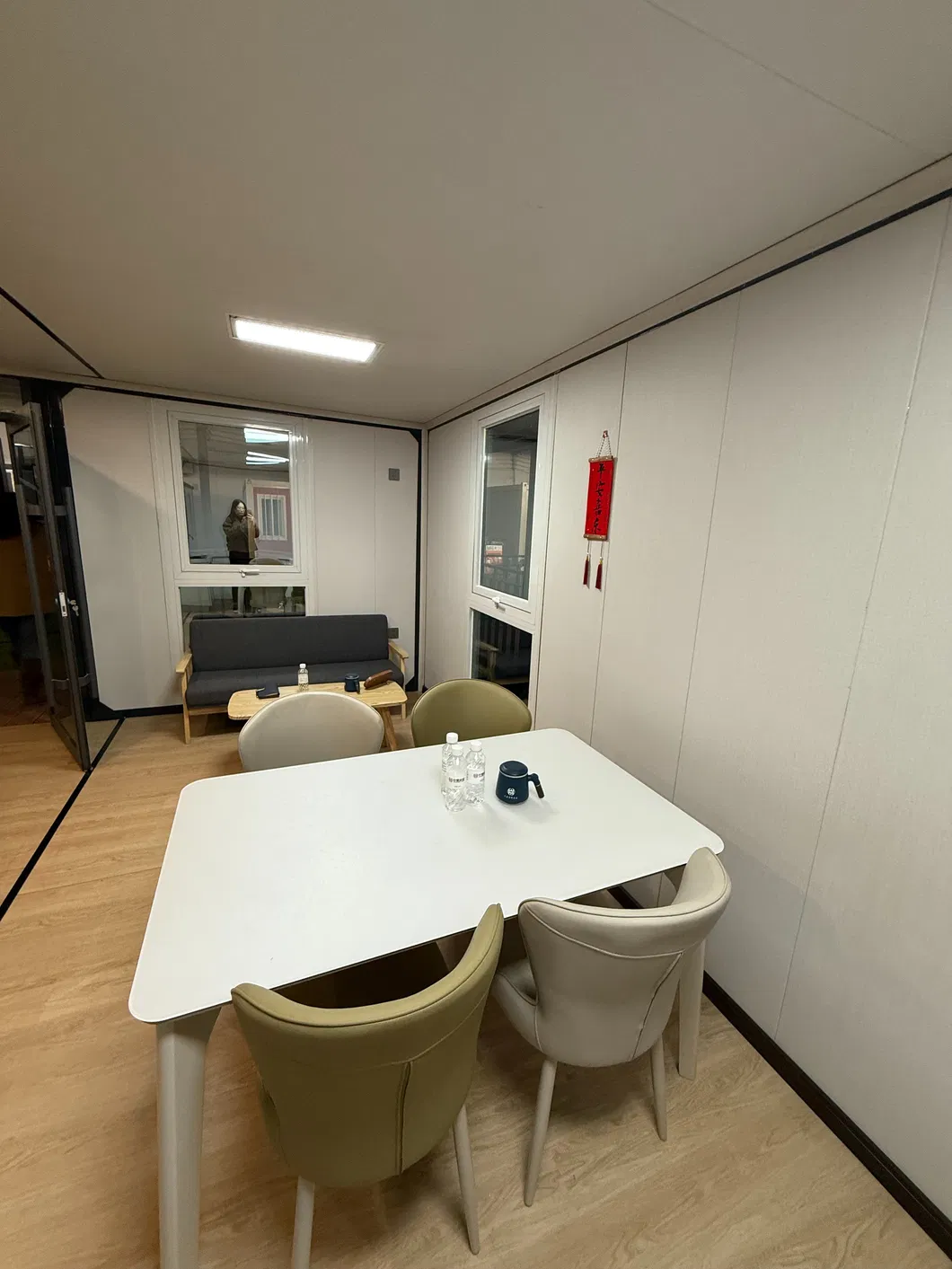 Casa Pequeña Modular Prefabricada Duradera con 3 Dormitorios y Conveniencia de Baño