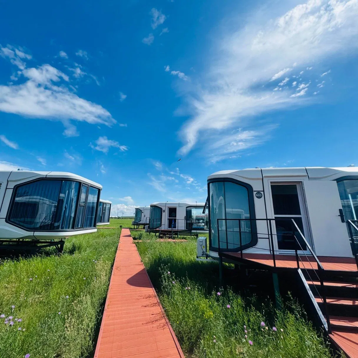 Casa Prefabricada Modular Tipo Cápsula Espacial con Vista Panorámica para Vivienda Permanente Casa de Huéspedes