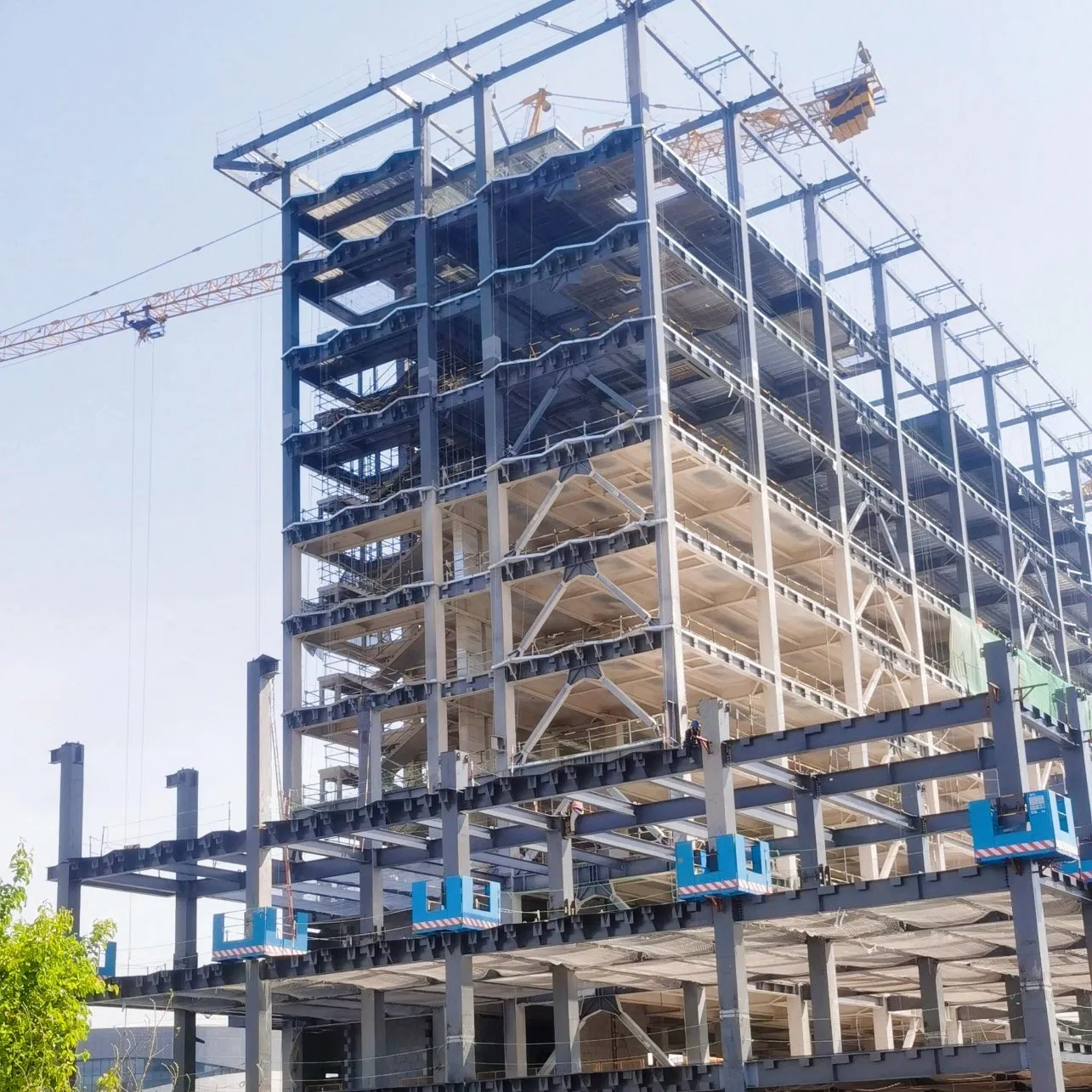 Precio Bajo Alta Calidad Estructura de Acero Prefabricada Personalizada Construcción de Múltiples Pisos Edificio Modular Comercial