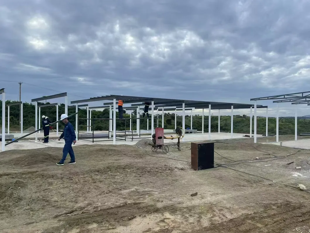 Casa prefabricada de acero modular con panel sándwich, diseño personalizado y económico para instalaciones temporales en sitios de construcción