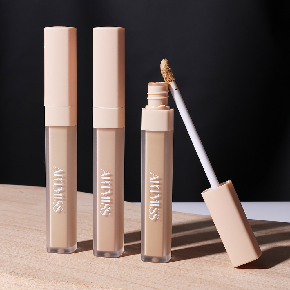 Soft Focus Concealer Nourishing with Olive Oil Centella Asiatica for Dark Circles Acne Marks Silky Cream Texture Concealer