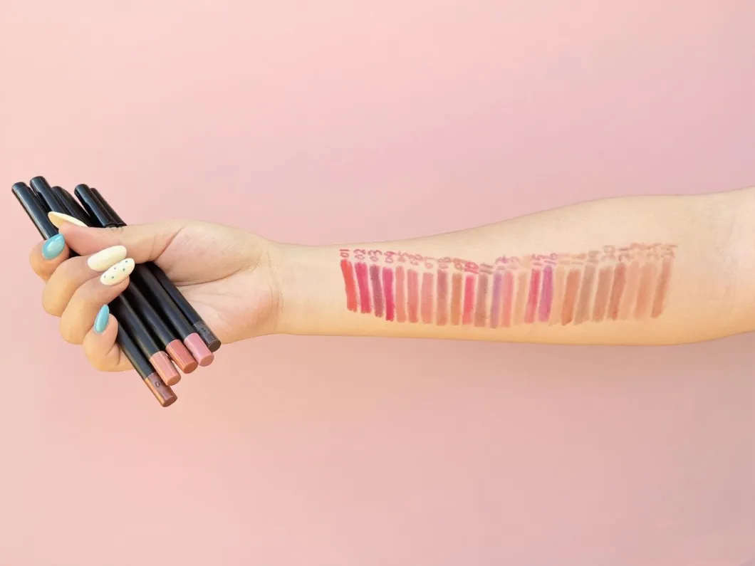 Lip Liner Display 2