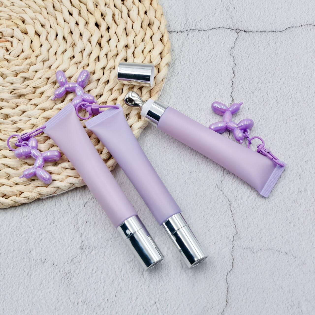 Private Label Wholesale Squeeze Tube Keychain Lip Oil Organic Vegan Long Lasting Moisturizing Lip Plump Oil Tint