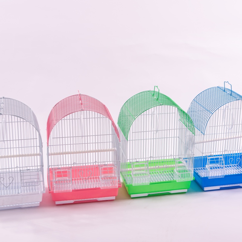 Multi-Tier Detachable Iron Frame Aviary Cage with Breathable Design and Plastic Tray for Easy Cleaning and Mobility