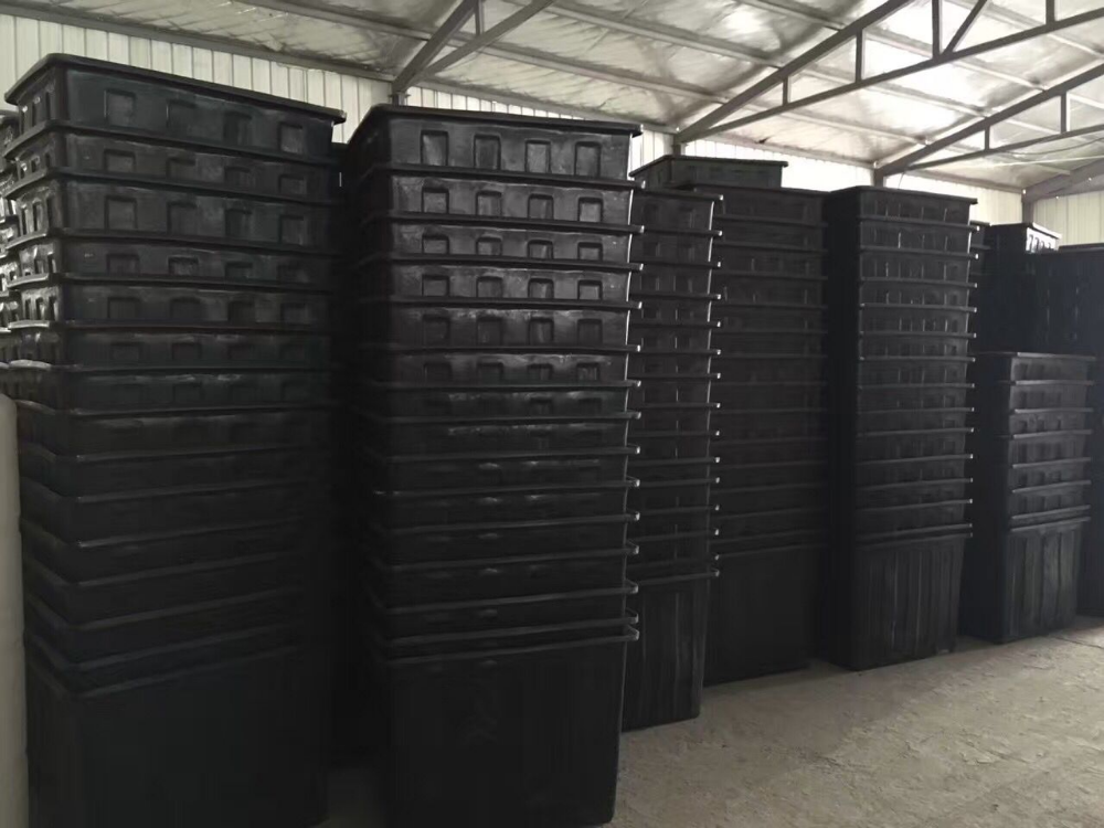 500L Plastic Square Tank Side View
