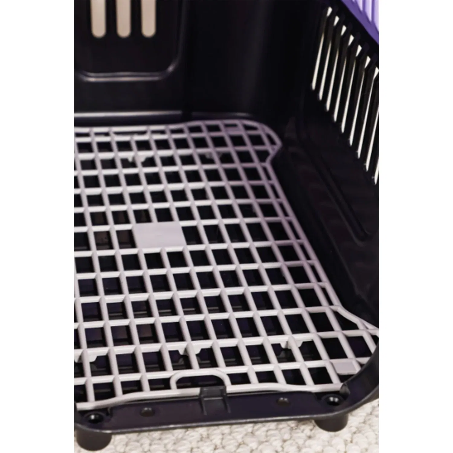 Factory Price Lightweight Plastic Pet Carrier Dog House for Travel