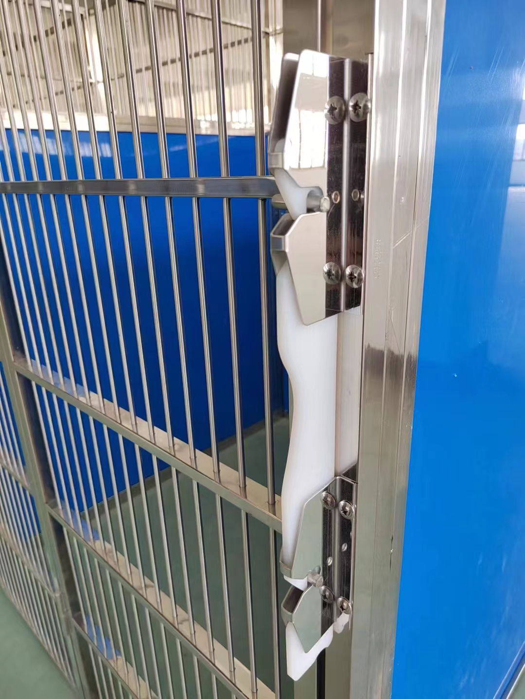Professional Kennel System Safety Lock