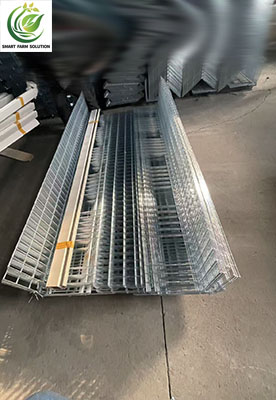 Wooden pallet packaging step 1