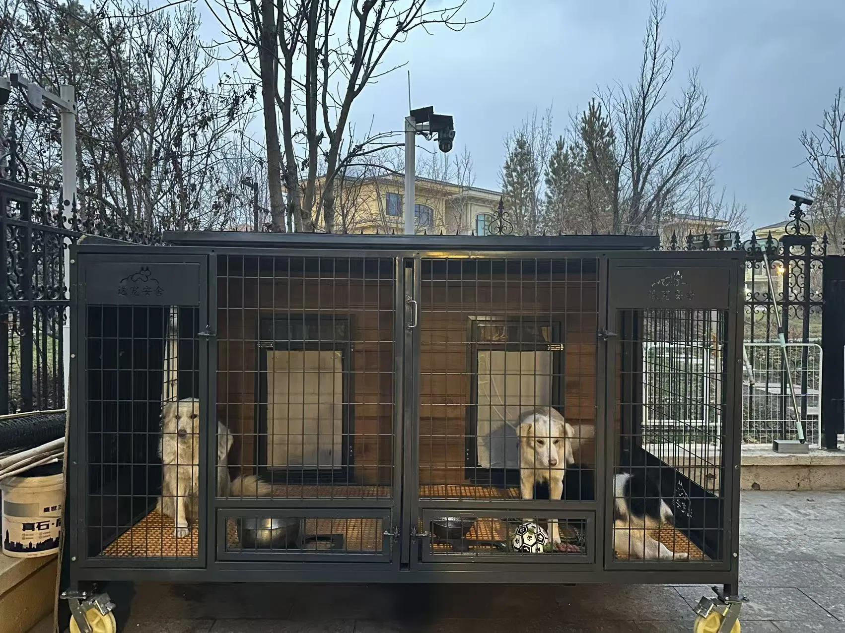Hot Selling 2022 Custom Multi-Layer Luxury Solid Folding Wooden Pet Outdoor House Dog House Wooden Indoor Dog House