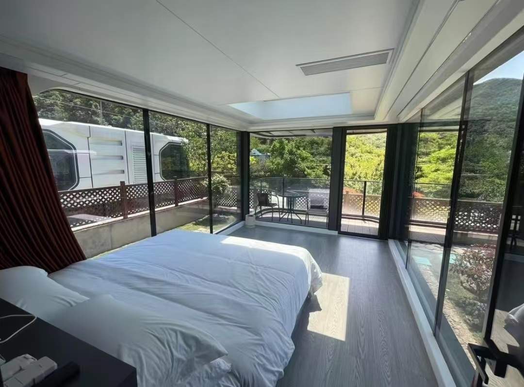High Quality 20ft &amp; 40ft Hotel-Grade Mini Apple Cabin Steel Shipping Container House For Outdoor Office Use