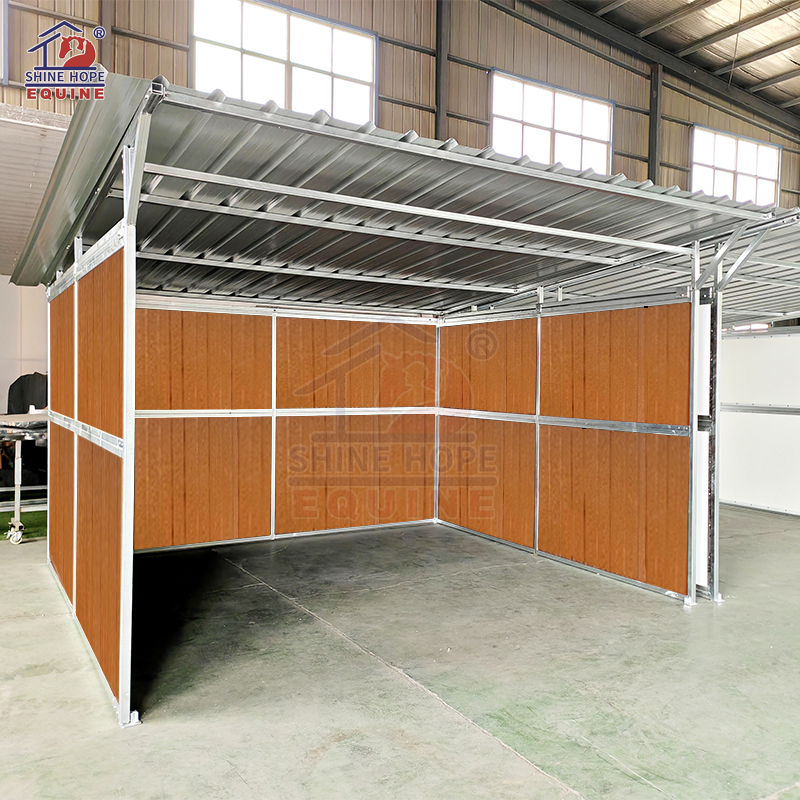 Horse shelter with Pine wood panel