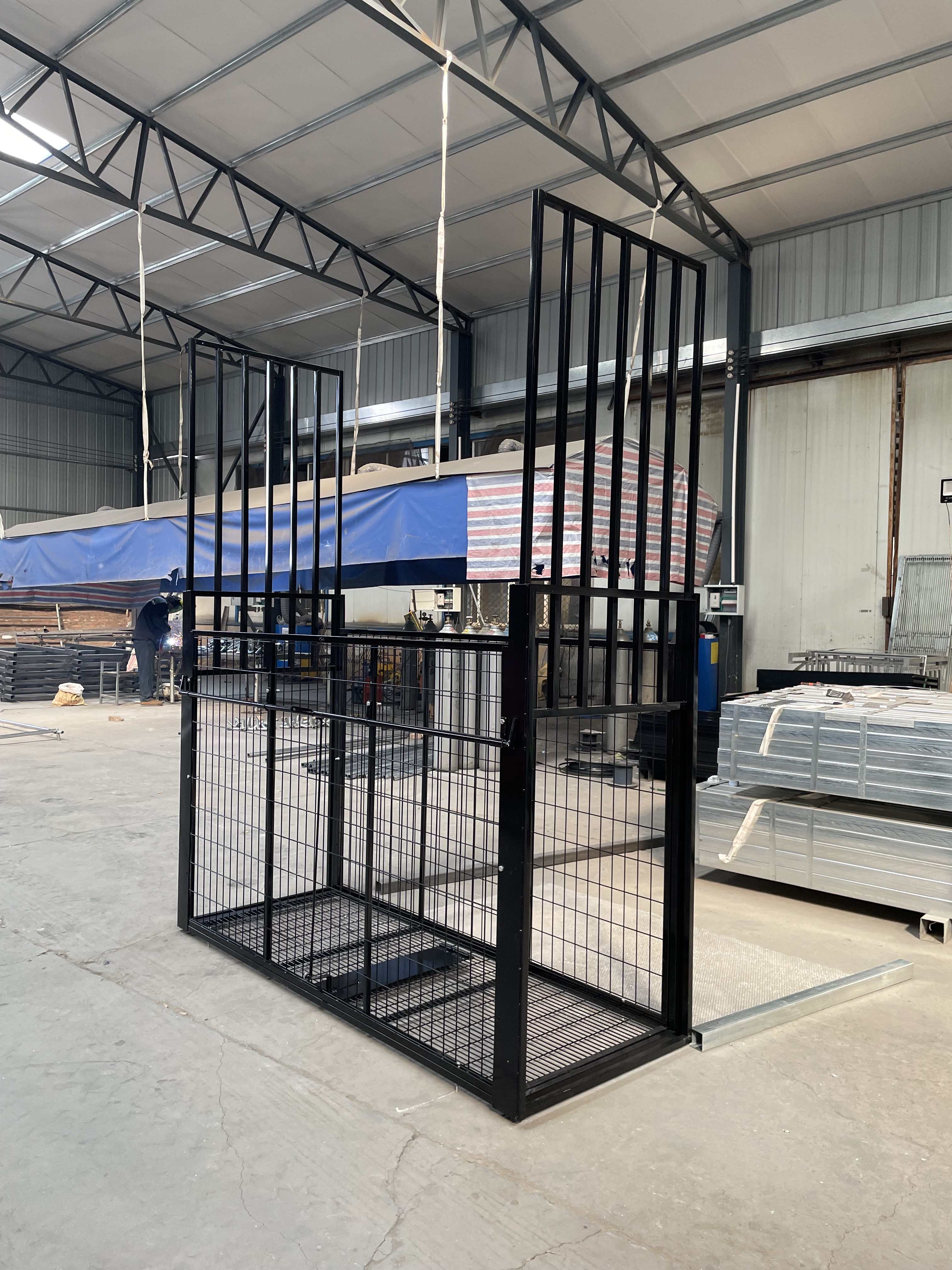 Large Size Metal Animal Friendly Capture Cage With Galvanized PVC Coating Eco-Friendly &amp; Easy Assembly For Outdoor Use
