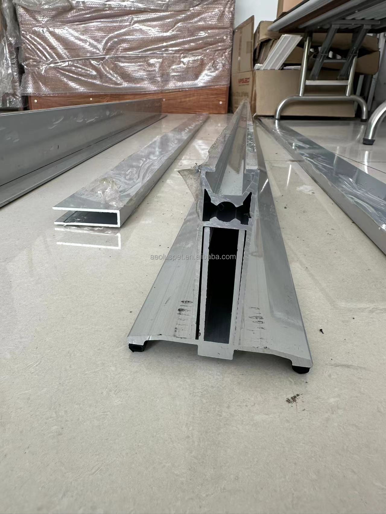 Kennel Bottom U-slot Design