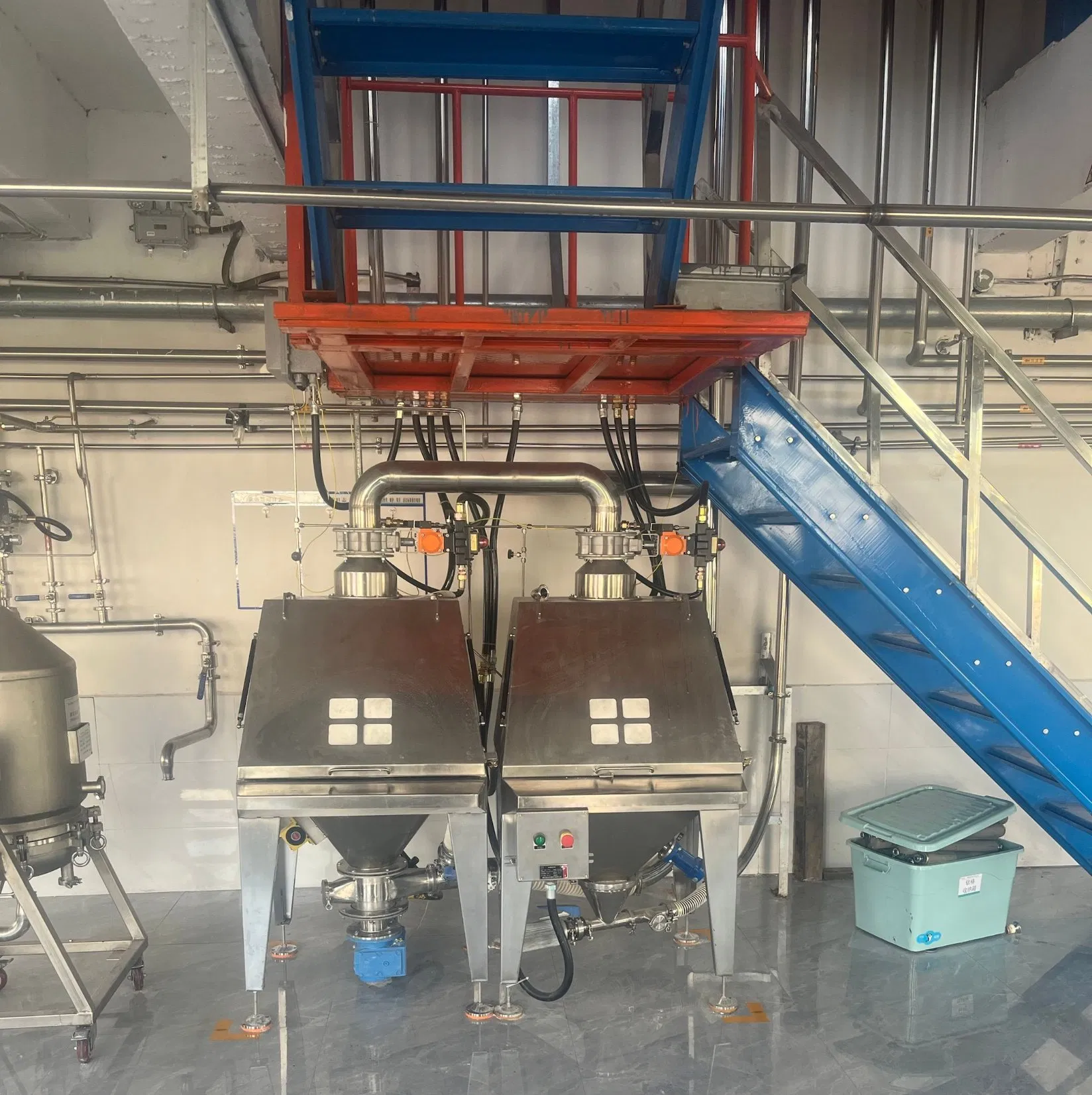 Ergonomic Anhydrous Dextrose Powder Feeding Machine Dust-Free Bag Feeder