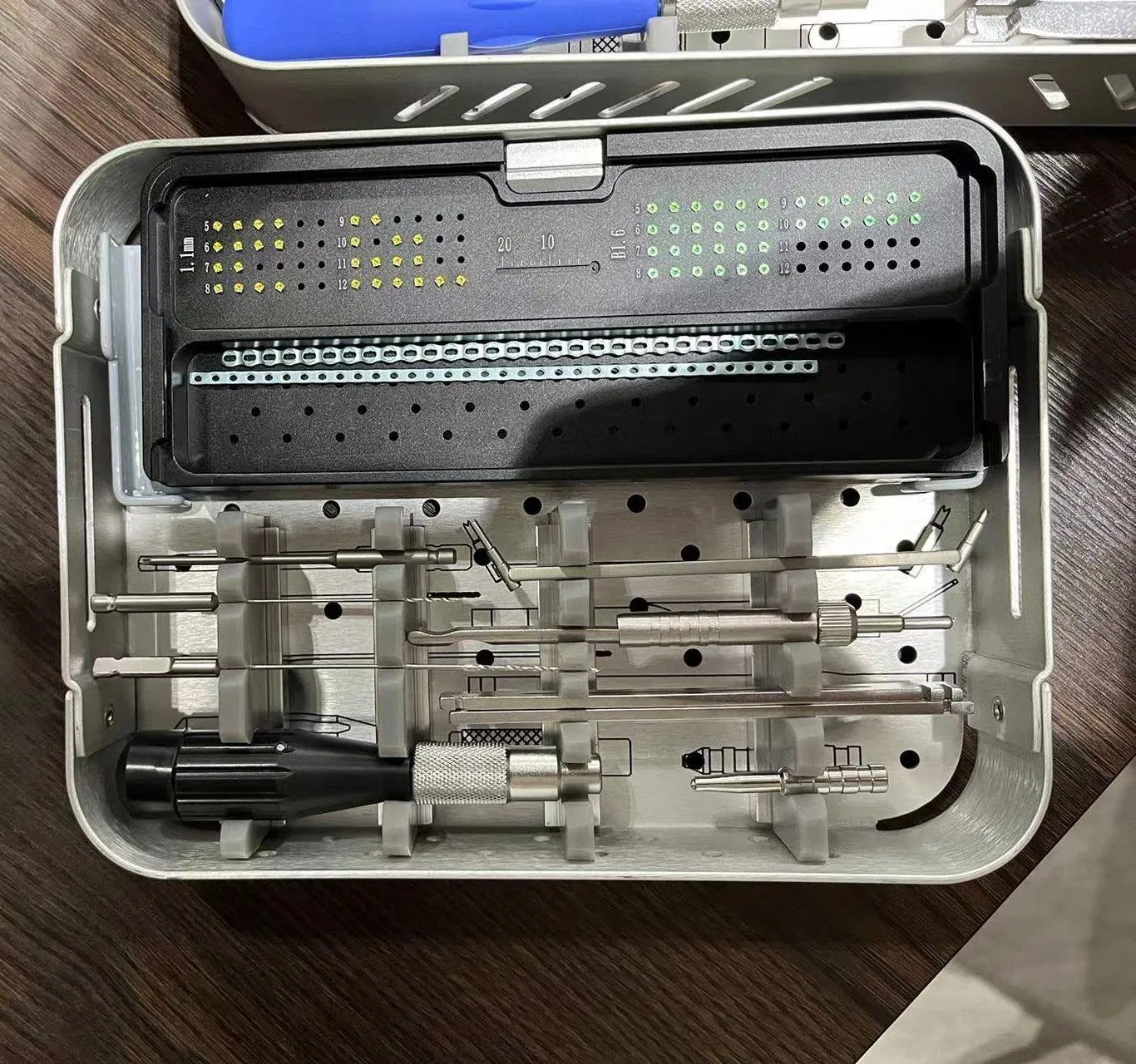 Toolmed Orthopedic Surgical Instrument Set Veterinary 1.6/2.4/3.2/4.0 Veterinary Surgical Kit for Surgery Locking Plate System