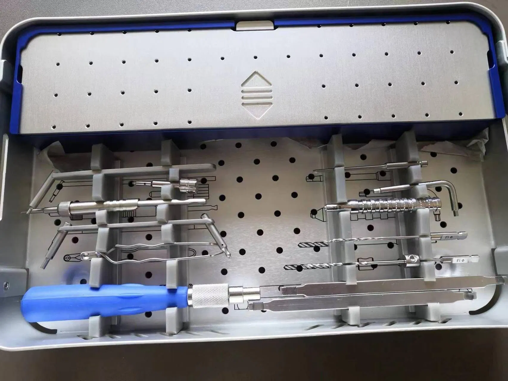 Toolmed Orthopedic Surgical Instrument Set Veterinary 1.6/2.4/3.2/4.0 Veterinary Surgical Kit for Surgery Locking Plate System