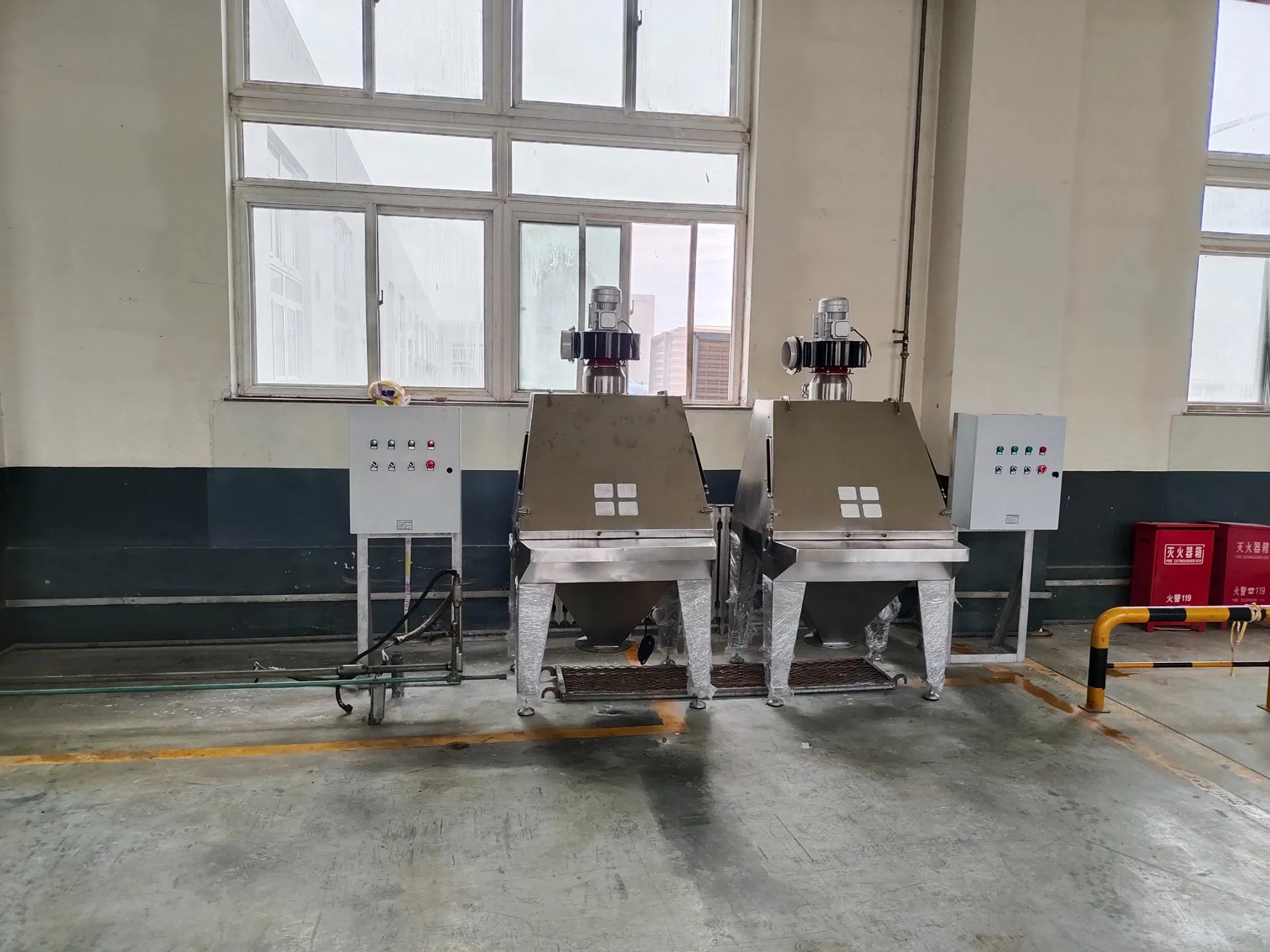 25 Kg Stainless Steel Dust Free Feeding Station in Pharmaceutical Industry