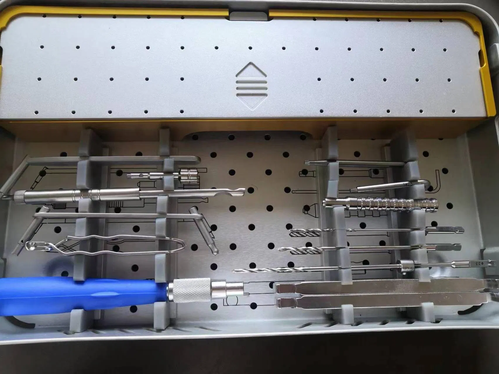 Toolmed Orthopedic Surgical Instrument Set Veterinary 1.6/2.4/3.2/4.0 Veterinary Surgical Kit for Surgery Locking Plate System