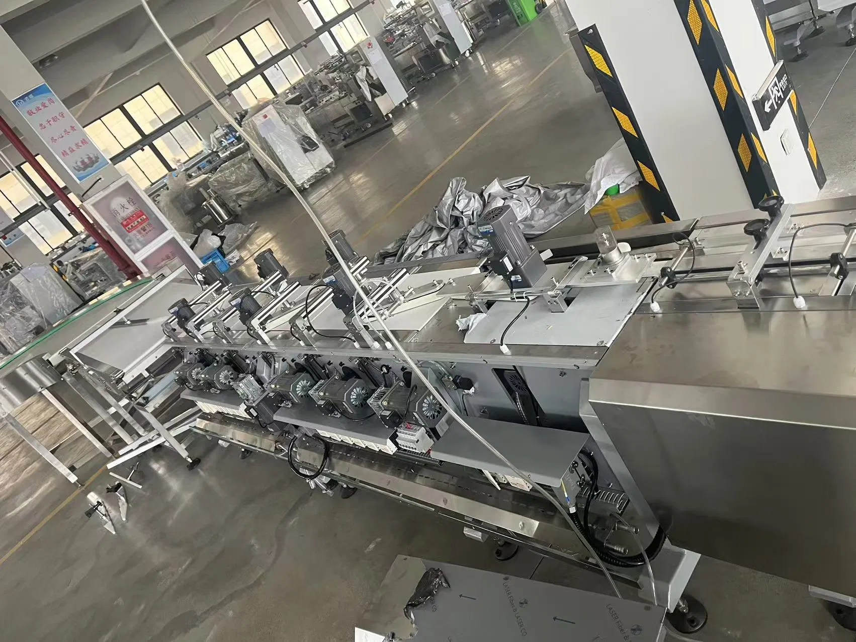 Automatic Feeding Chocolate Packing Line/ Wafer Pillow Package Machinery Biscuit Flow Wrapping Machine/ Cake Food Packing Machine for Candy/Protein/Snack Bar