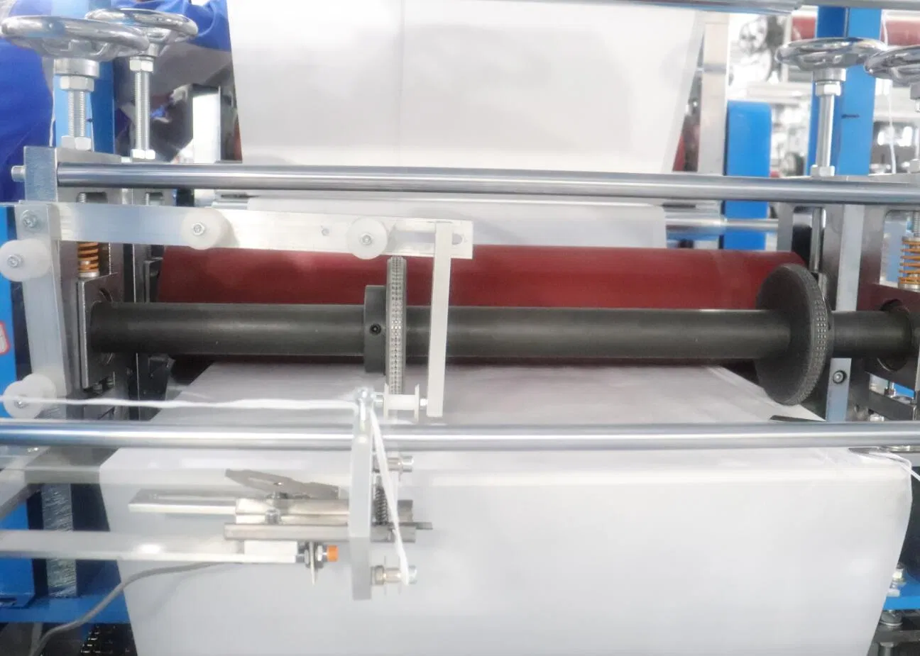 Shoe Cover Machine Disposable Medical Overshoe Non Woven PP SMS Foot Cover Surgical Non-Slip Laminated Non Woven Boot Cover Making Machine