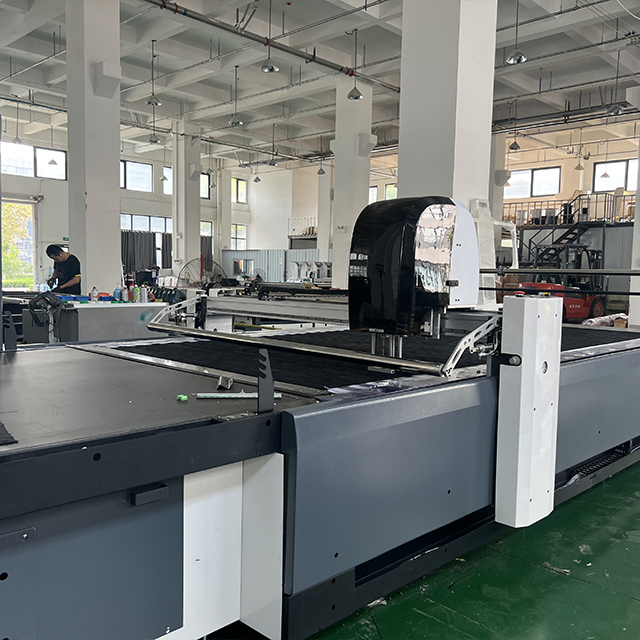 Factory Direct Sale Digital Industrial Apparel Knitted Body Armor Roll-Feeding CNC Cutting Machine Textile Workwear Automatic Fabric Cutting Machine