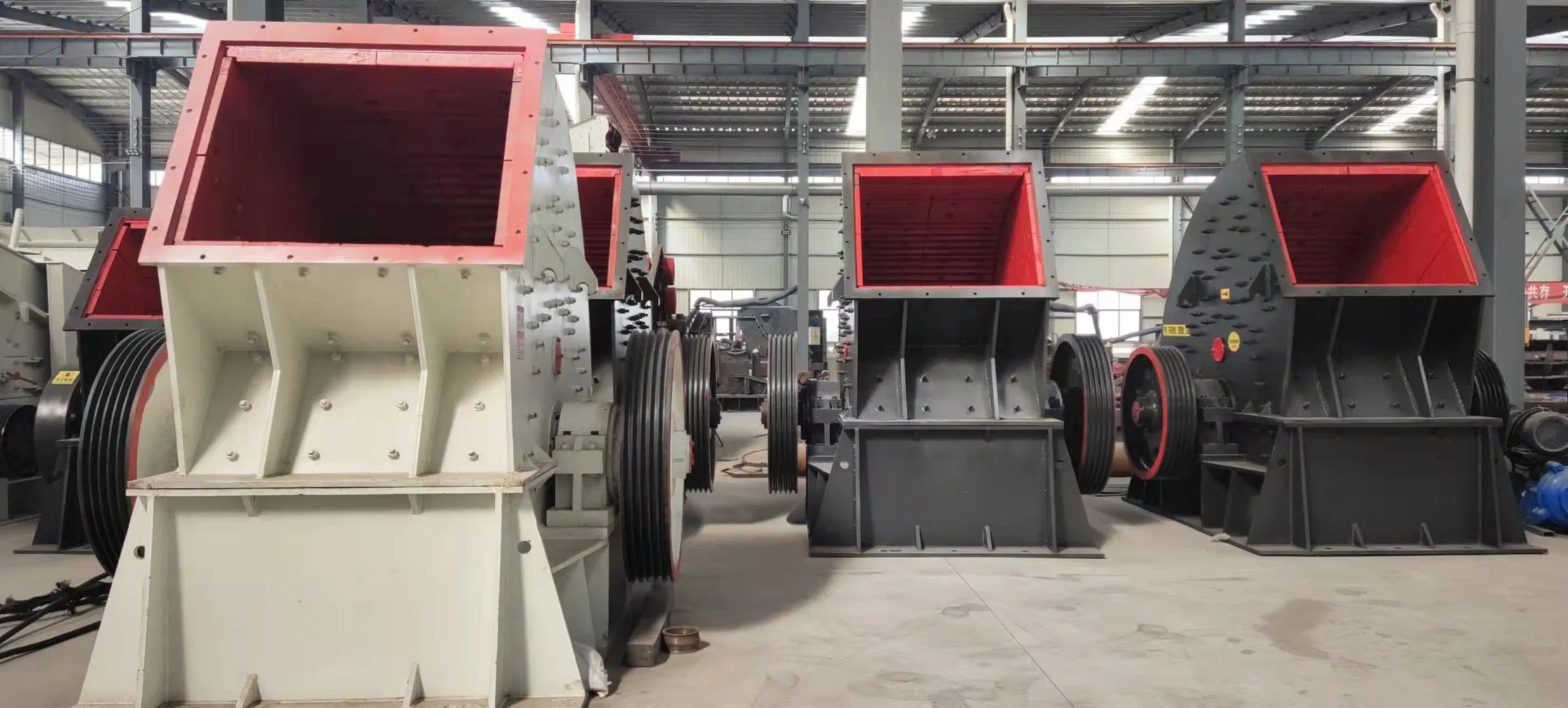 Mining Hammer Crusher Large Feeding Size Low Operating Cost Energy Saving Adjustable Discharge Size Suitable for Stone Ore Rock Crushing