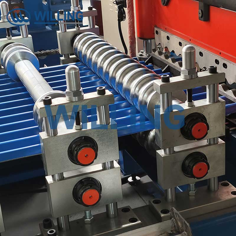 Willing Steel Roof Tile Forming Machine 0.3-2mm Rolling Thickness 1220mm Feeding Width