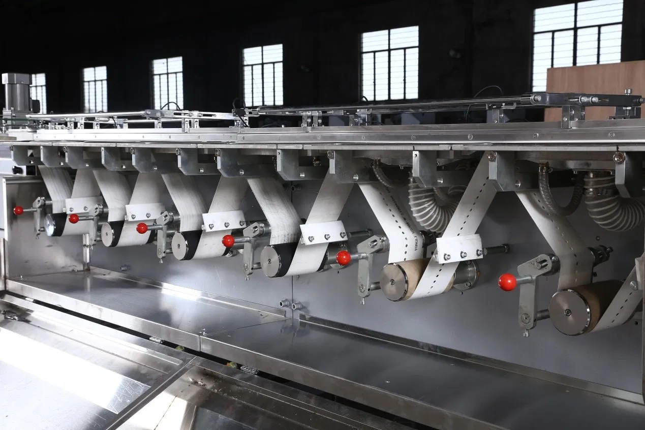 Automatic Feeding Chocolate Packing Line/ Wafer Pillow Package Machinery Biscuit Flow Wrapping Machine/ Cake Food Packing Machine for Candy/Protein/Snack Bar