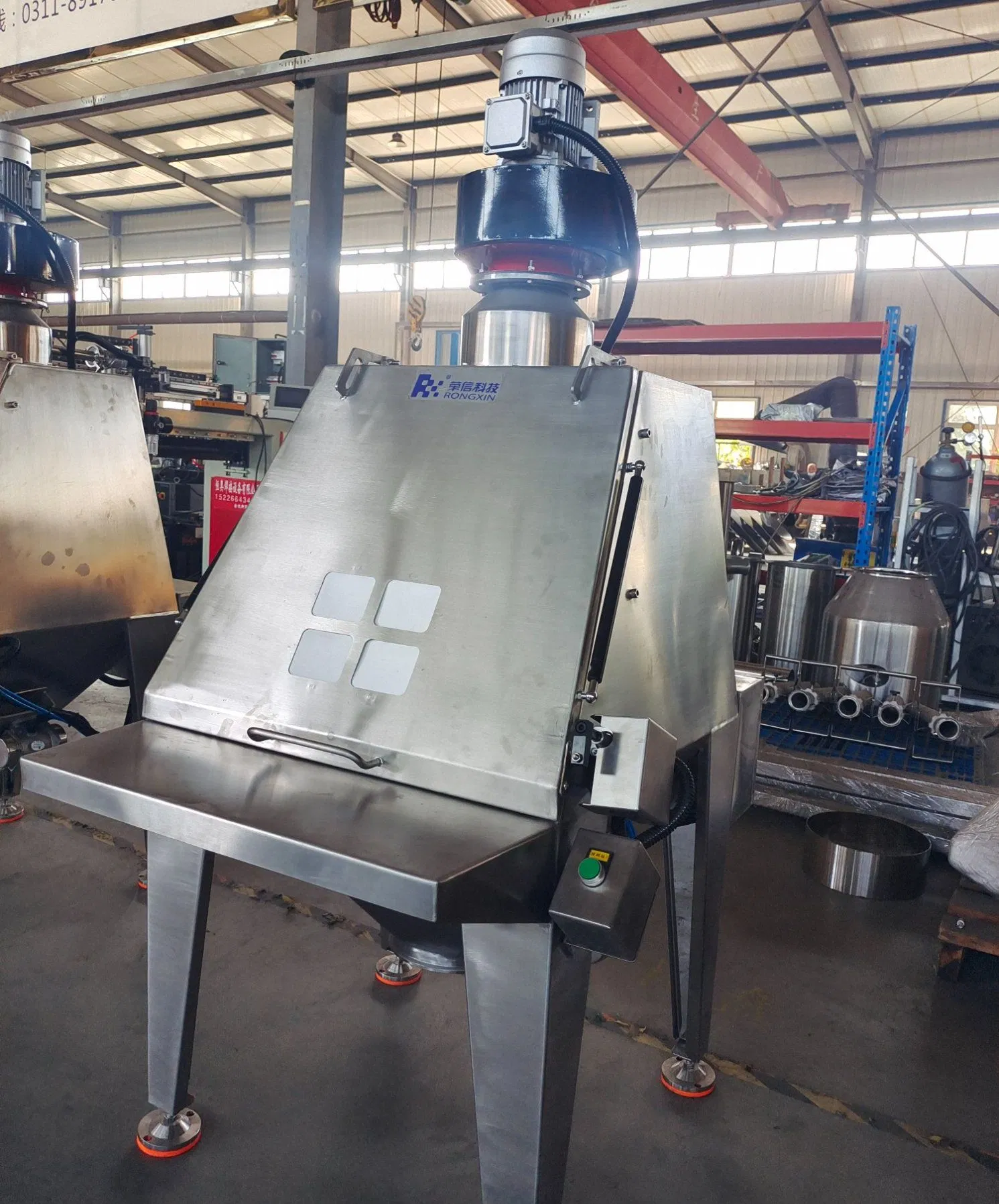 Compact Bulk Material Feeding Machine for Efficient Transport